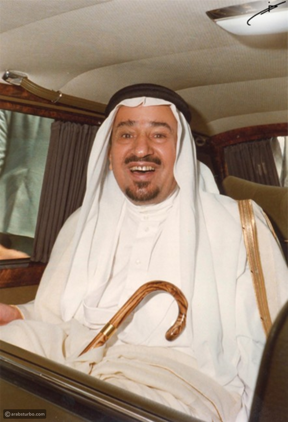40 صورة ترصد أشهر سيارات ملوك السعودية 96379
