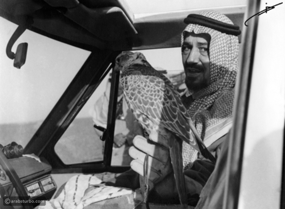 40 صورة ترصد أشهر سيارات ملوك السعودية 96383