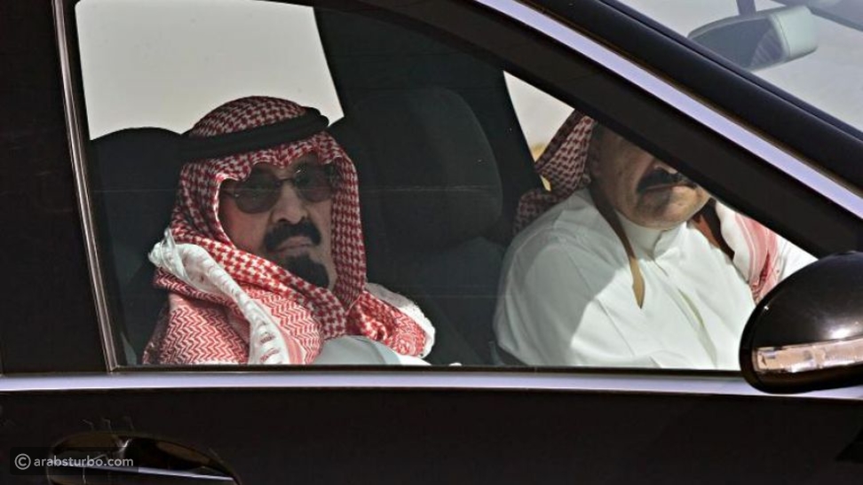 40 صورة ترصد أشهر سيارات ملوك السعودية 96389