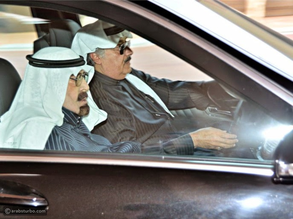 40 صورة ترصد أشهر سيارات ملوك السعودية 96391