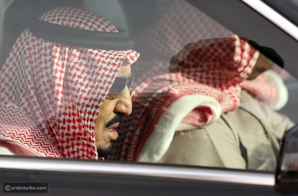 40 صورة ترصد أشهر سيارات ملوك السعودية 96393