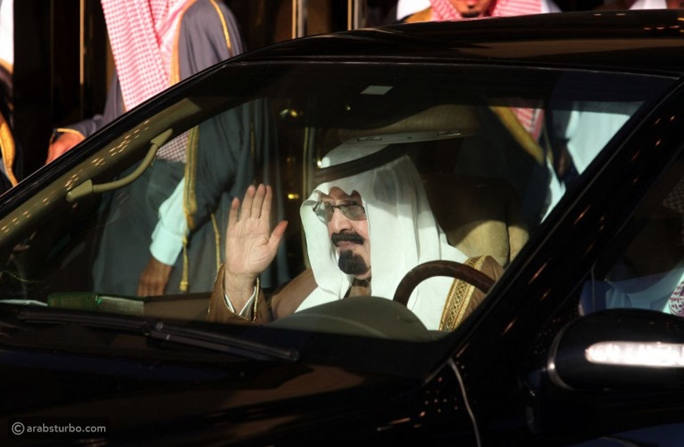 40 صورة ترصد أشهر سيارات ملوك السعودية 96394